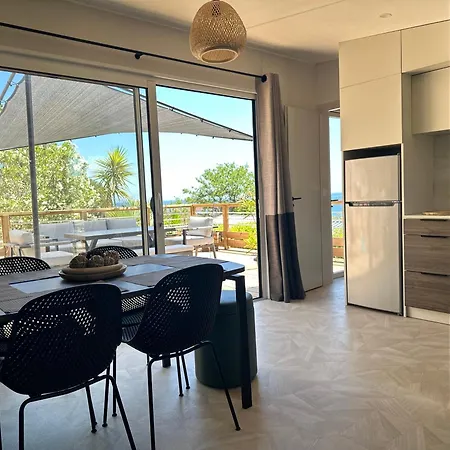 Voltaire مكان تخييم Saint-Raphaël