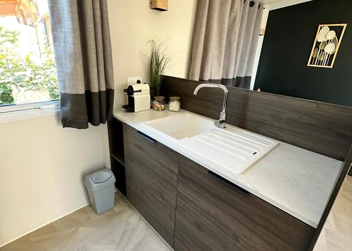 مكان تخييم Voltaire Saint-Raphaël