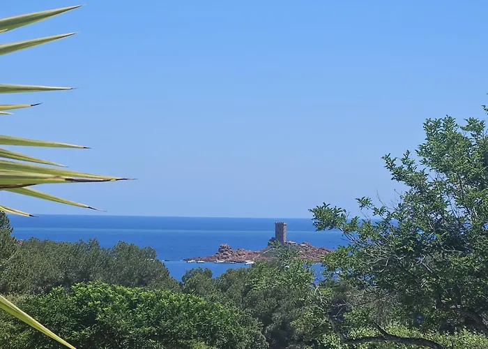 مكان تخييم Voltaire Saint-Raphaël