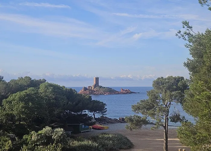 مكان تخييم Voltaire *